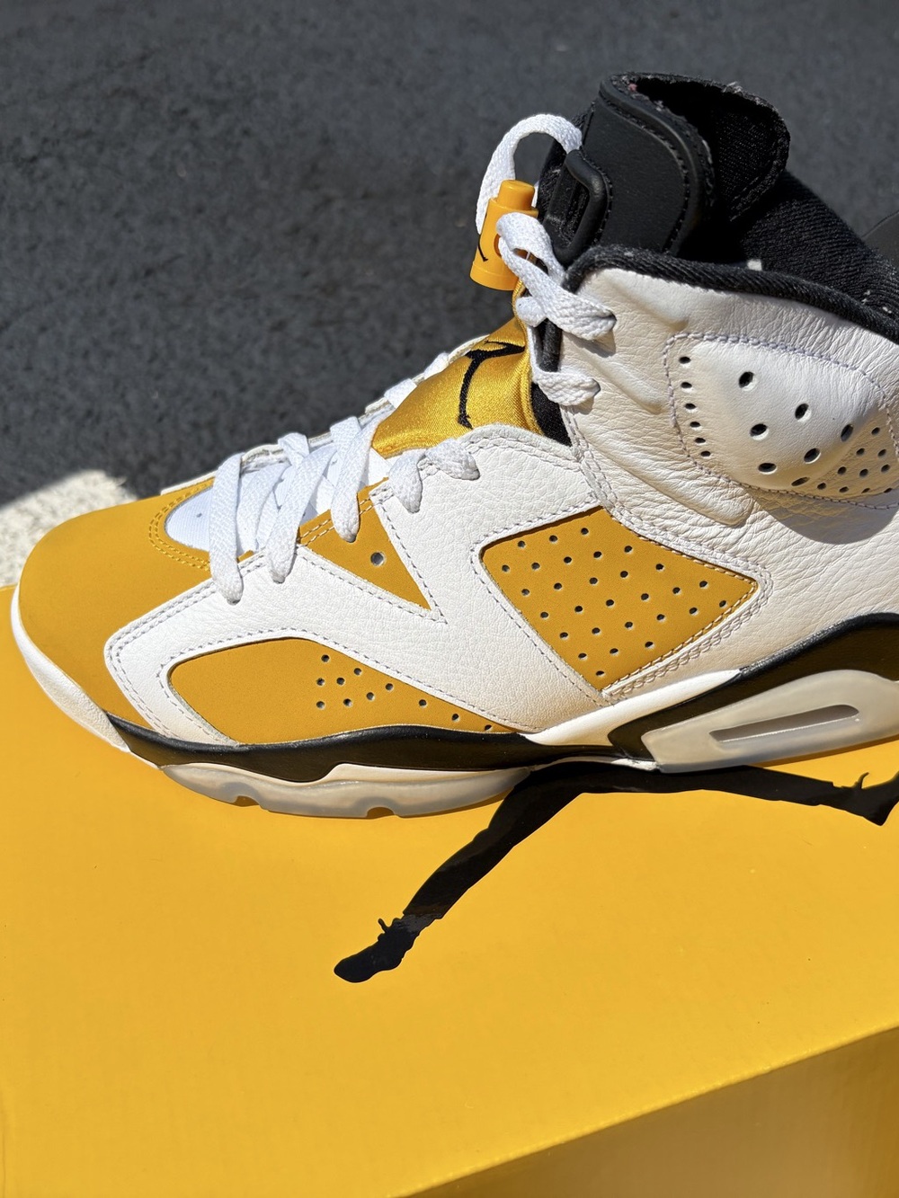 Jordan Air Jordan 6 Retro 'Yellow Ochre' Sneakers Yellow & White US 8